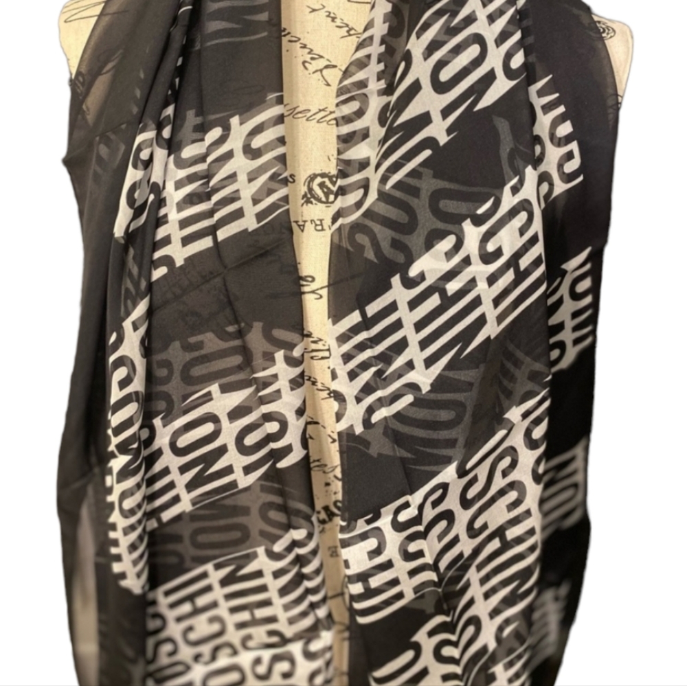 💕NWT MOSCHINO Luxury Silk Logo Scarf💕